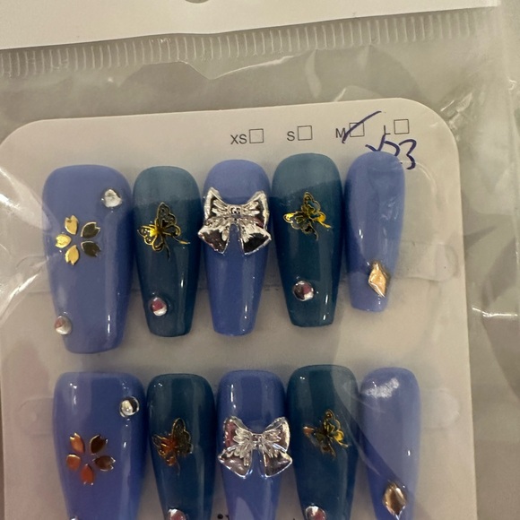Assorted Press-On Nail Set - Picture 14 of 16